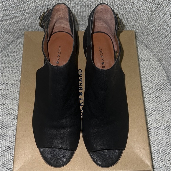 Lucky Brand Black Barimo Bootie.  Black Peep-Toe Heeled Bootie Size 9 - Picture 2 of 10